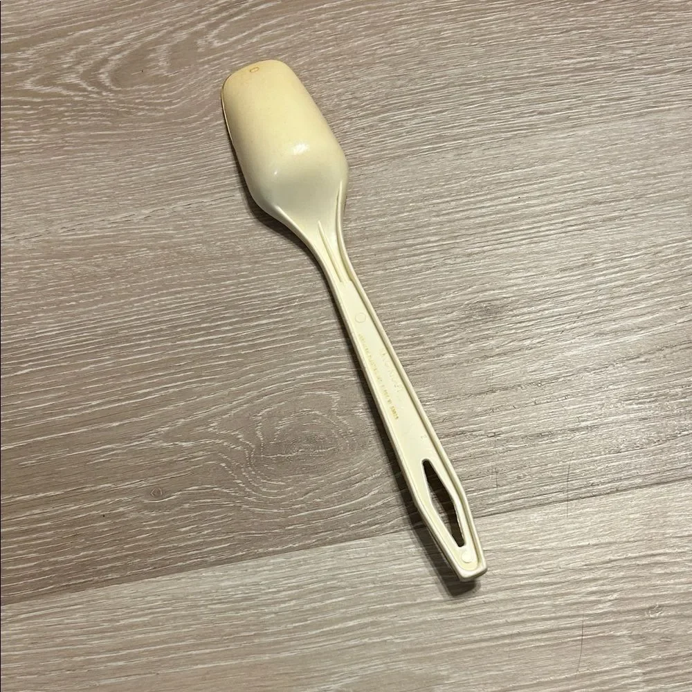 King Kraft Vintage Cream Plastic Serving Spoon